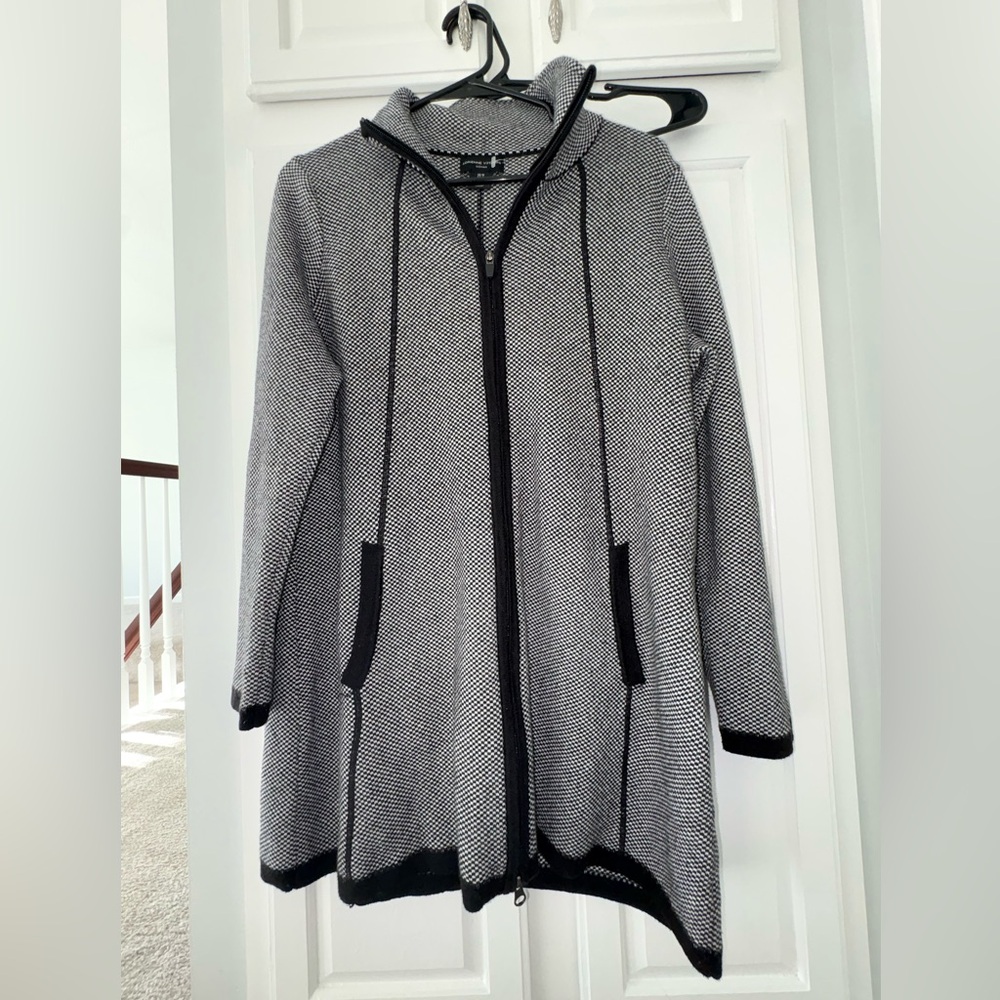 Tahari Black and White Hooded Zip Knit Cardigan size 1x pre-owned